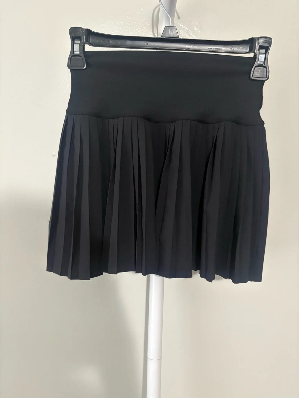 ALO Yoga Black Pleated Mini Skirt with Logo Waistband